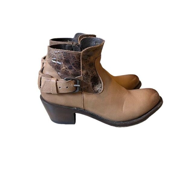 J.B. Dillon Women's Leather Brown Short Heeled Textured Strap Boots Size 6.5 - Picture 2 of 11